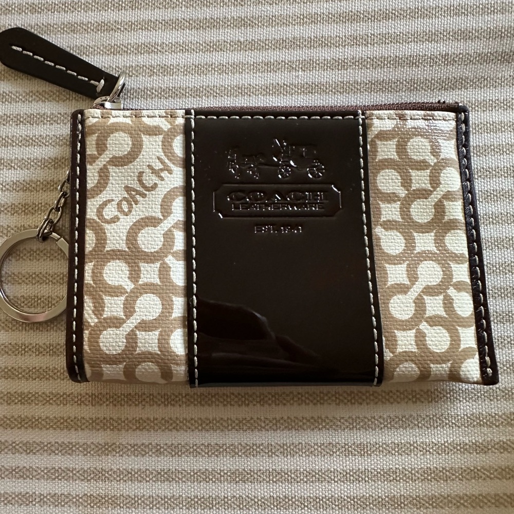 SOLD ✨Coach Signature Beige and Brown Key Pouch